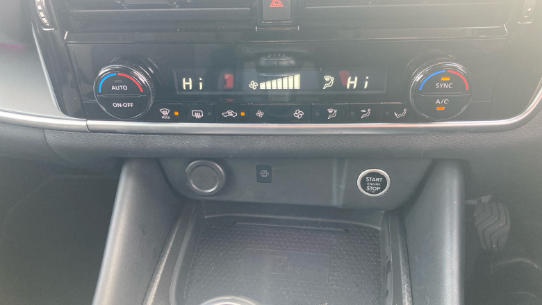 Nissan Qashqai 1.3 DiG-T MH N-Connecta 5dr Petrol Hatchback